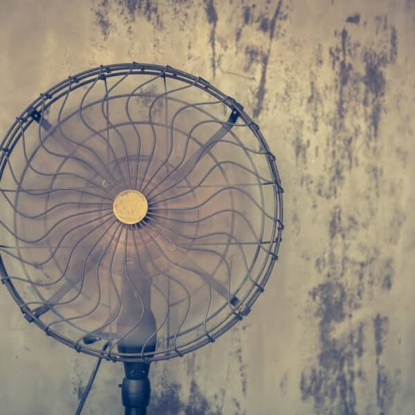 أفضل حلول مراوح سحب الدخان للمطابخ والمصانع